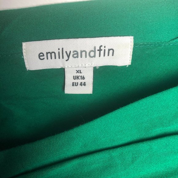 Emily and Fin - Keener Postures Dress, Emerald - Picture 9 of 13